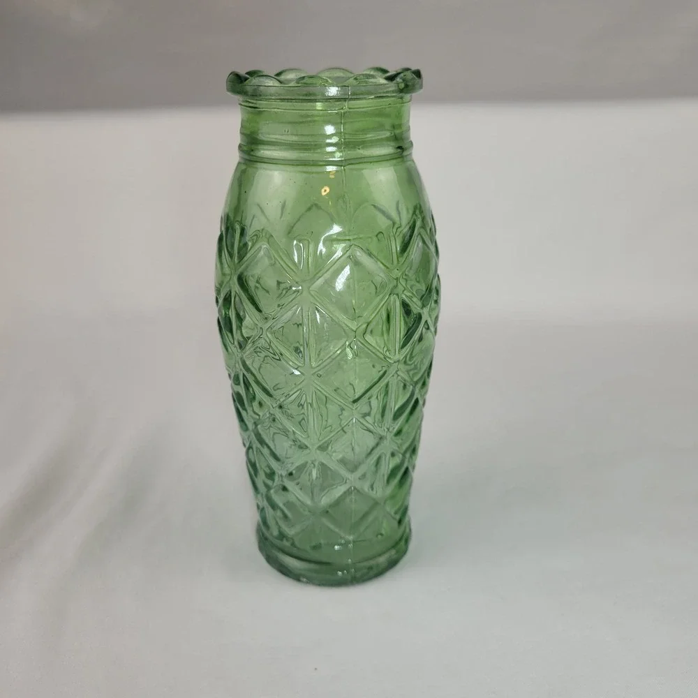Vintage Green Glass Vase Diamond Quilted Pattern Scalloped Rim 7